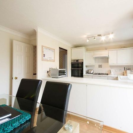 Spacious House, Sleeps 7 People Reading Dış mekan fotoğraf