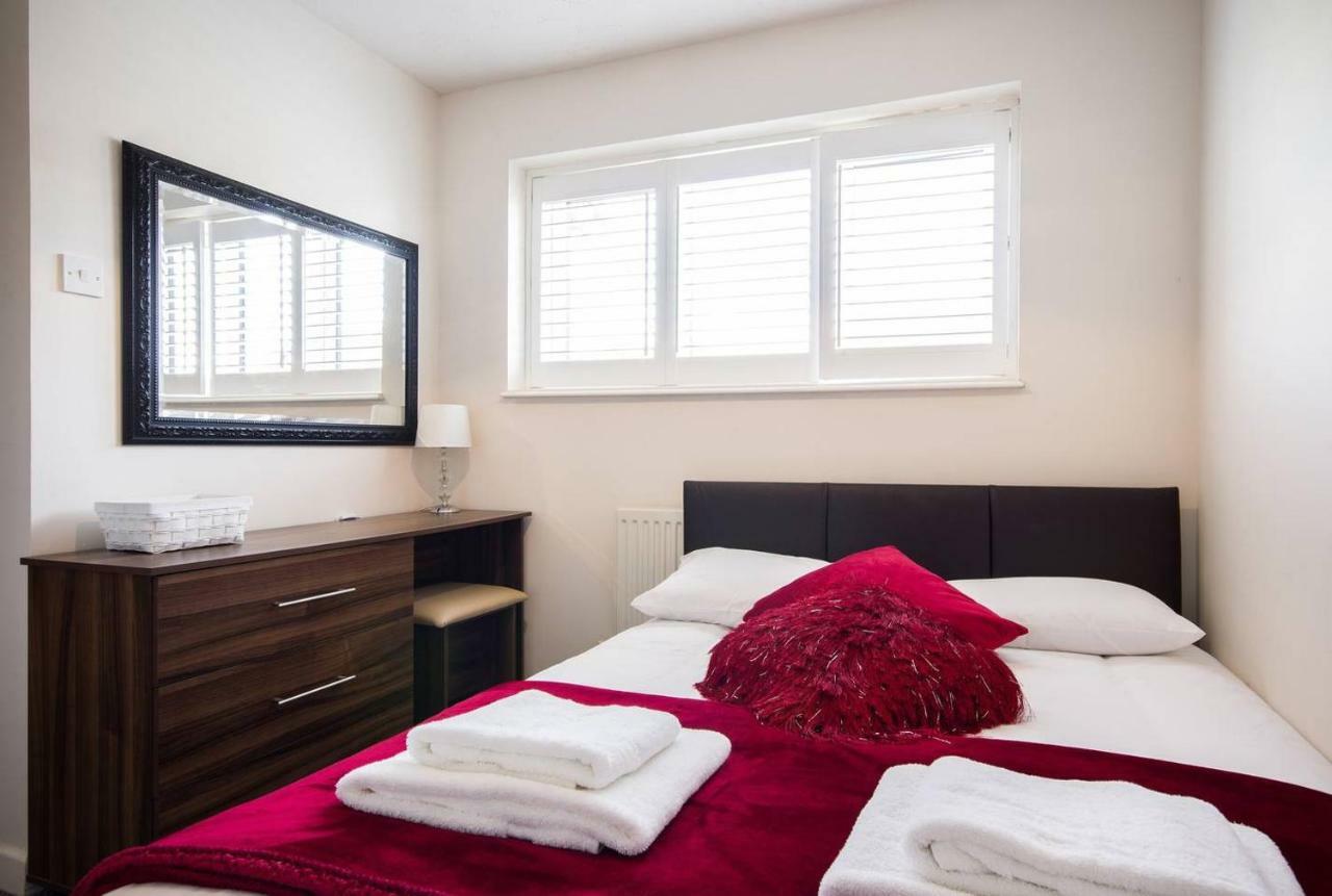 Spacious House, Sleeps 7 People Reading Dış mekan fotoğraf