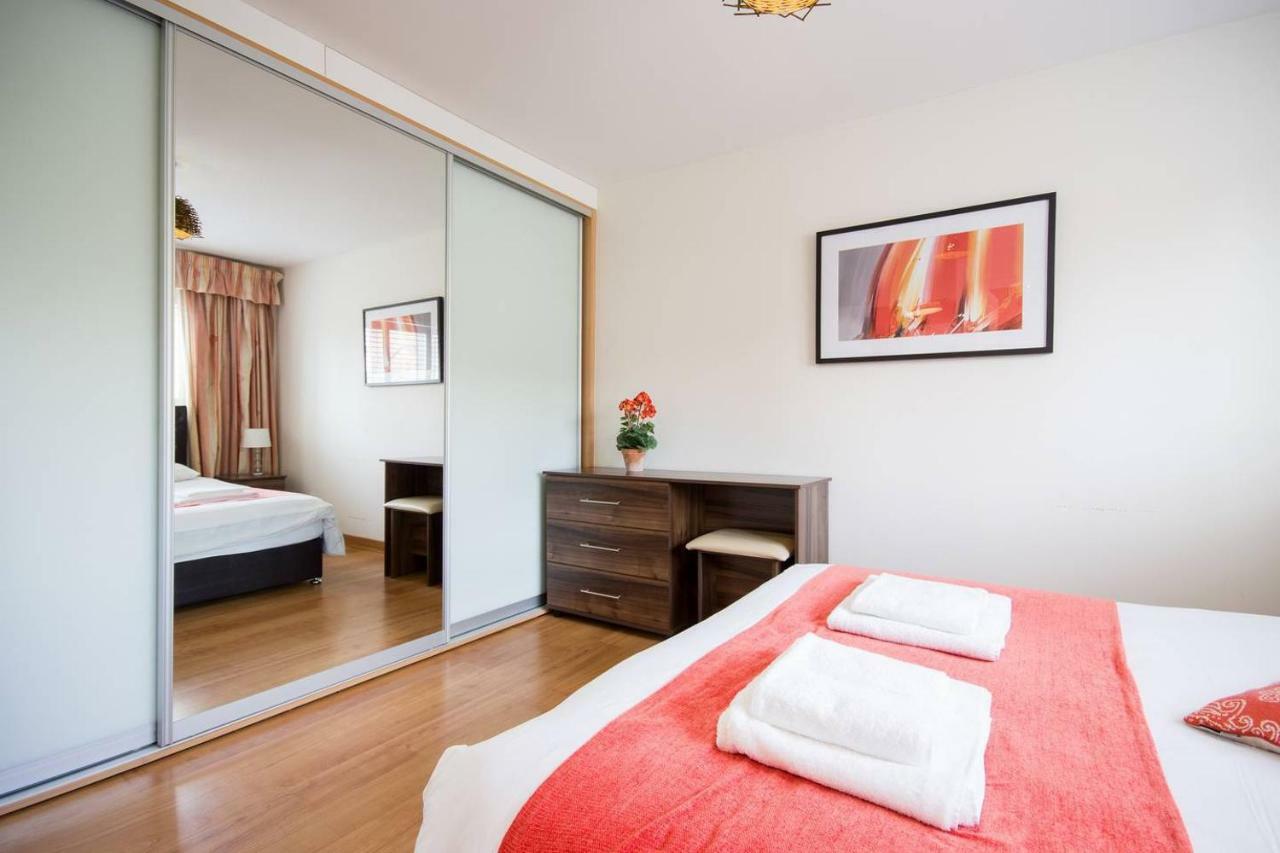 Spacious House, Sleeps 7 People Reading Dış mekan fotoğraf
