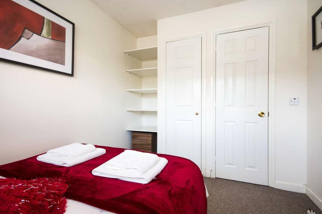 Spacious House, Sleeps 7 People Reading Dış mekan fotoğraf