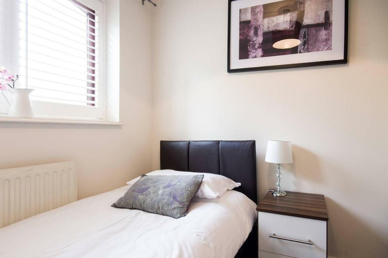Spacious House, Sleeps 7 People Reading Dış mekan fotoğraf