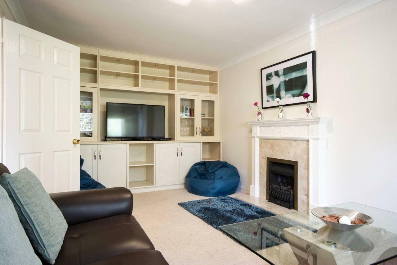 Spacious House, Sleeps 7 People Reading Dış mekan fotoğraf
