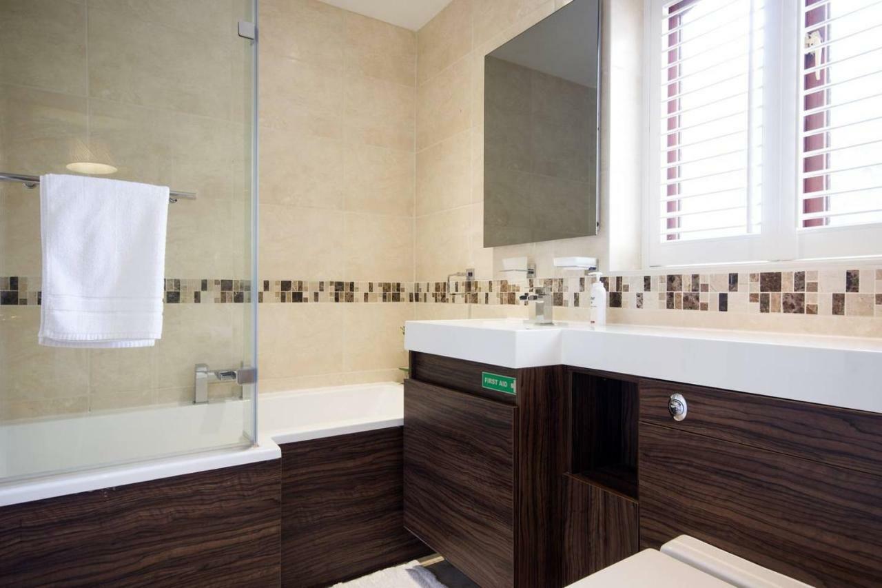 Spacious House, Sleeps 7 People Reading Dış mekan fotoğraf